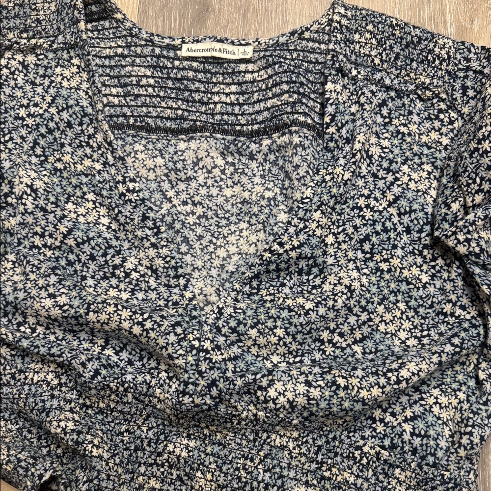 Abercrombie & Fitch Navy and White Floral Blouse size large - Picture 2 of 8